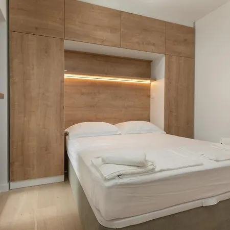 With A Swimming Pool Brela, Makarska - 19345 Apartamento Brela