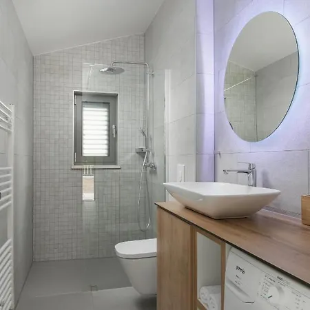 Apartamento With A Swimming Pool Brela, Makarska - 19345