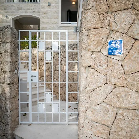 With Swimming Pool Brela, Makarska - 19345 Brela